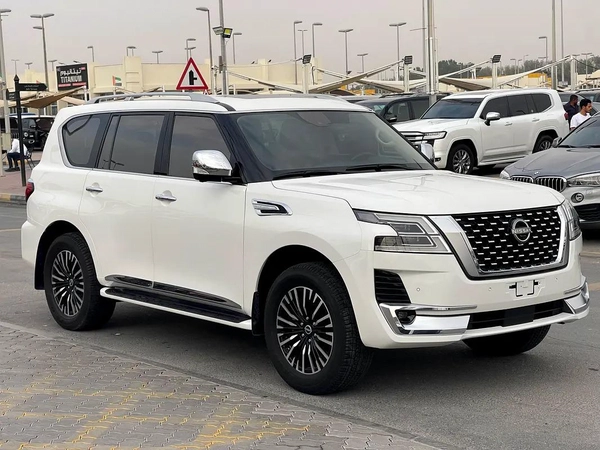 Nissan Patrol LE Platinum 2022 - GCC Specs - Excellent Condition