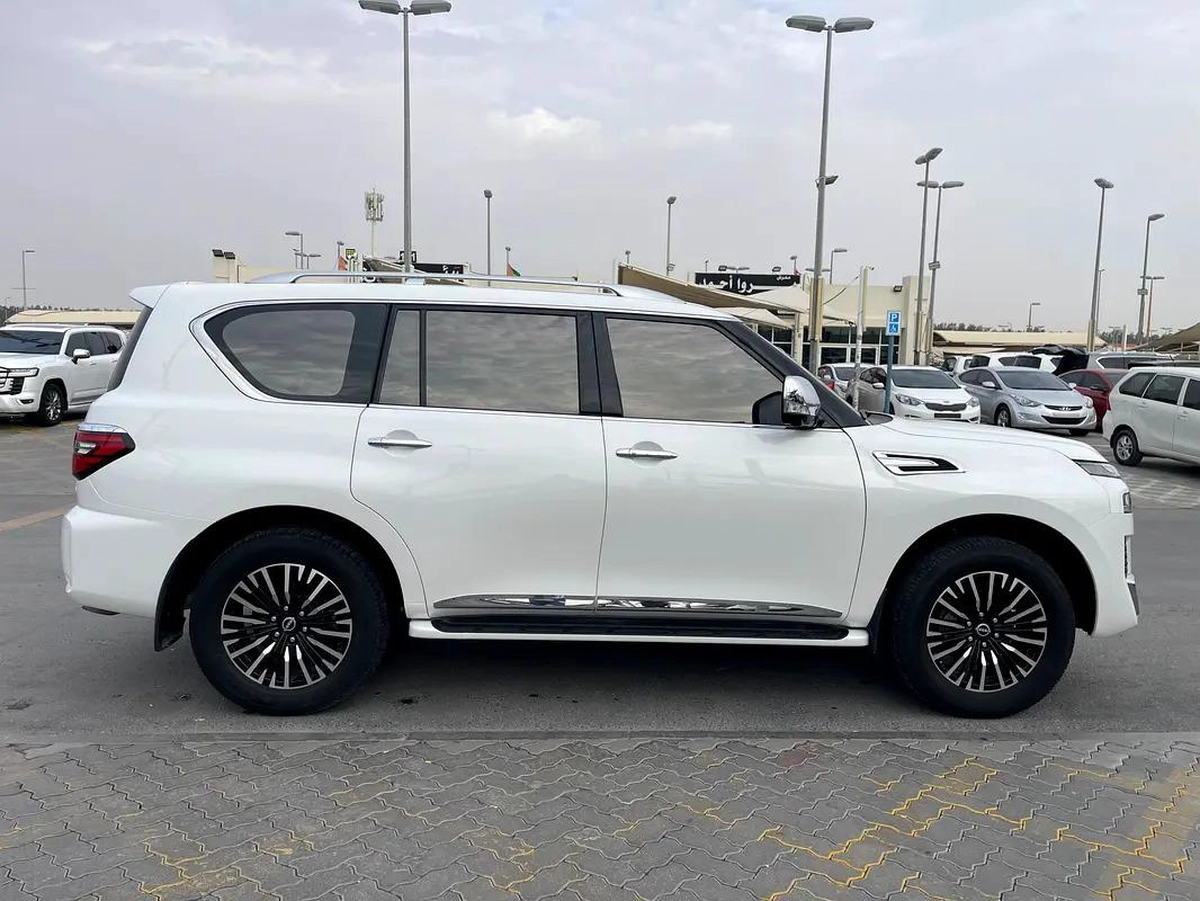 Nissan Patrol LE Platinum 2022 - GCC Specs - Excellent Condition-13-13