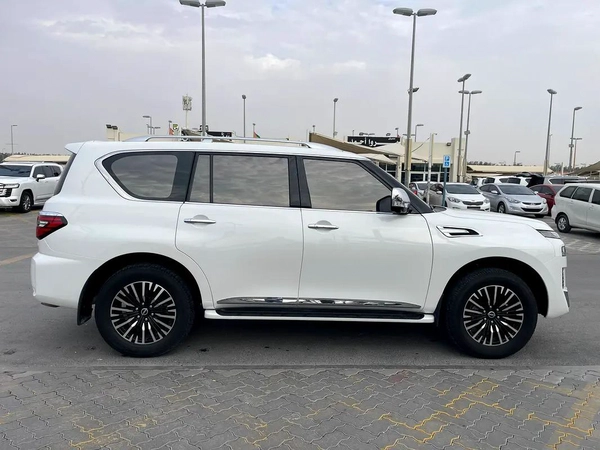 Nissan Patrol LE Platinum 2022 - GCC Specs - Excellent Condition