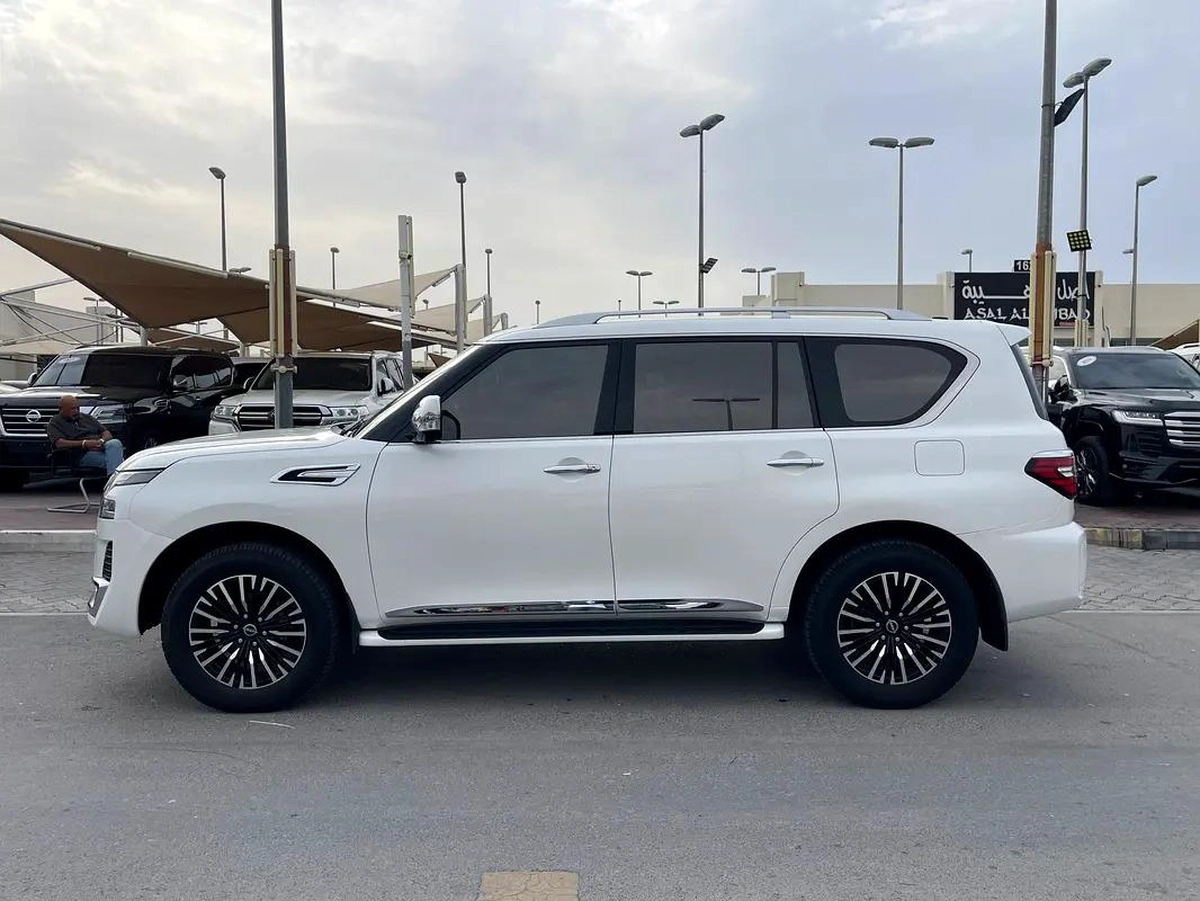 Nissan Patrol LE Platinum 2022 - GCC Specs - Excellent Condition-14-14