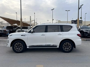 Nissan Patrol LE Platinum 2022 - GCC Specs - Excellent Condition