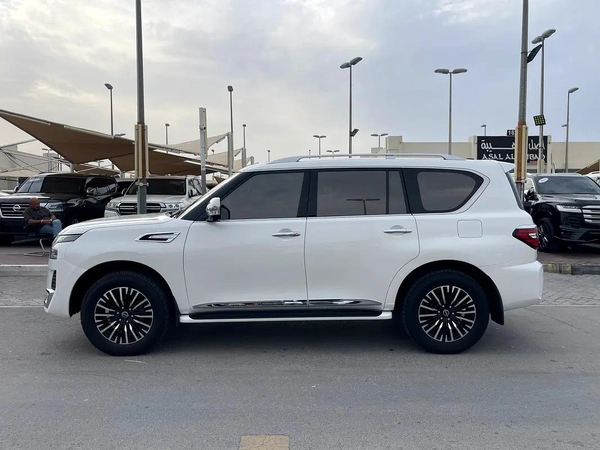 Nissan Patrol LE Platinum 2022 - GCC Specs - Excellent Condition