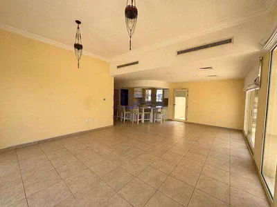Spacious Villa | Comfotable Living | Huge Plot-6