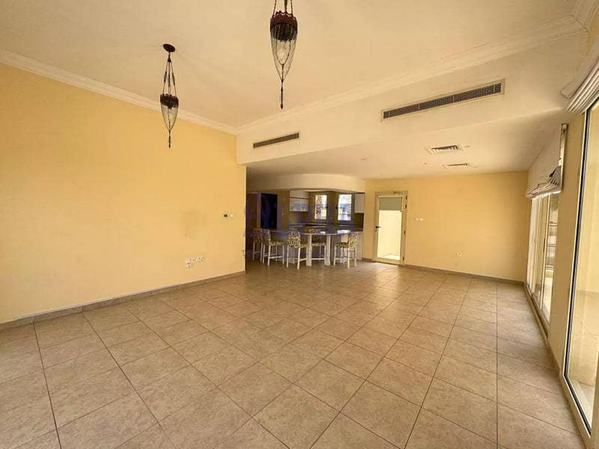 Spacious Villa | Comfotable Living | Huge Plot-6-6