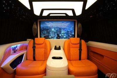 Mercedes Benz V300 AVANTGARDE VIP BUSINESS VAN –  FULL LUXURY OPTION | BRAND NEW | GCC | 2025-11