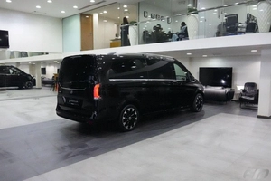 Mercedes Benz V300 AVANTGARDE VIP BUSINESS VAN –  FULL LUXURY OPTION | BRAND NEW | GCC | 2025