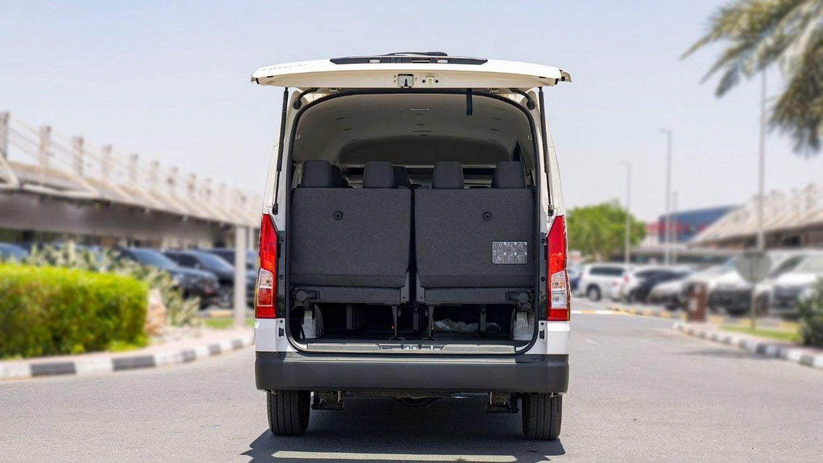 Toyota Hiace-7-7