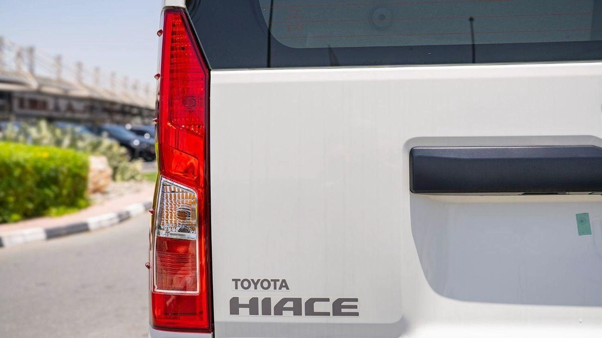 Toyota Hiace-9-9
