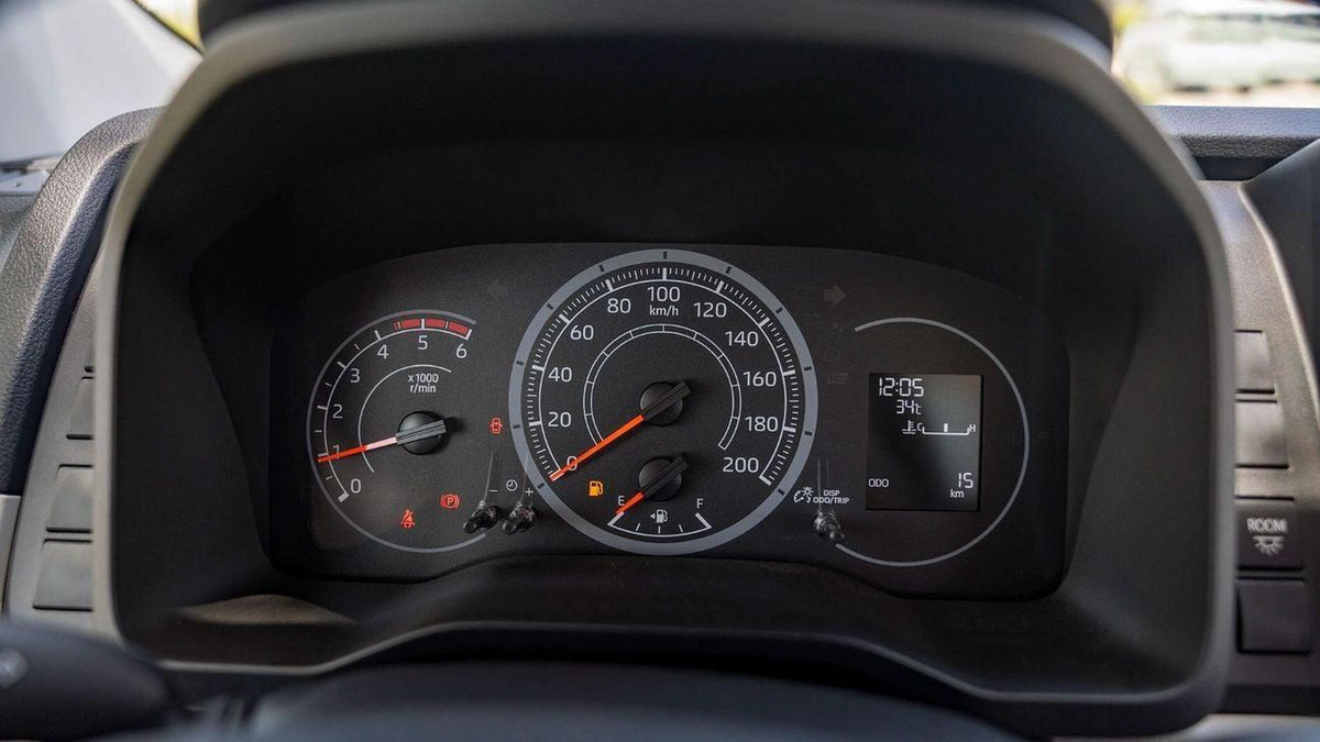 Toyota Hiace-16-16