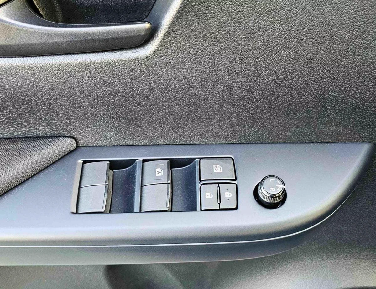Toyota Hilux TOYOTA HILUX BASIC NARROW BODY || DOUBLE CABIN | 2.4L DIESEL A/T 4WD | PWR WINDOWS (CODE # HDA) GRAY-18-0