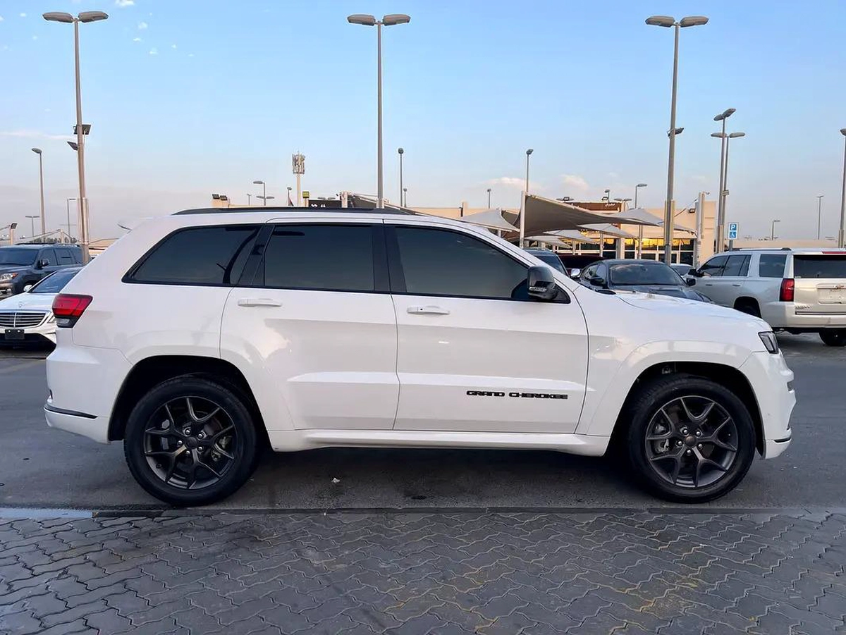 2020 Jeep Cherokee Sport - GCC Specs - Excellent Condition-3-3
