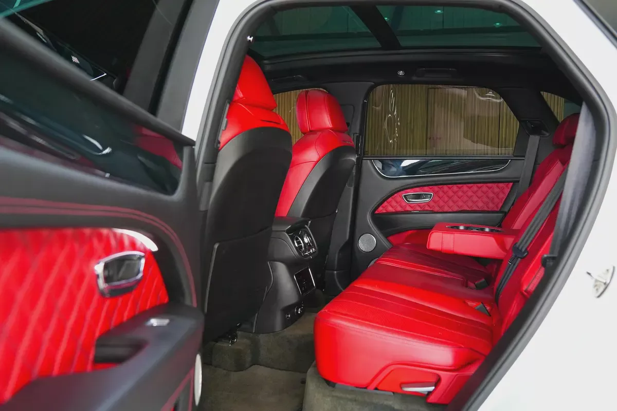 2021 - Bentley Bentayga V8 for 444,000.00 AED-11-11
