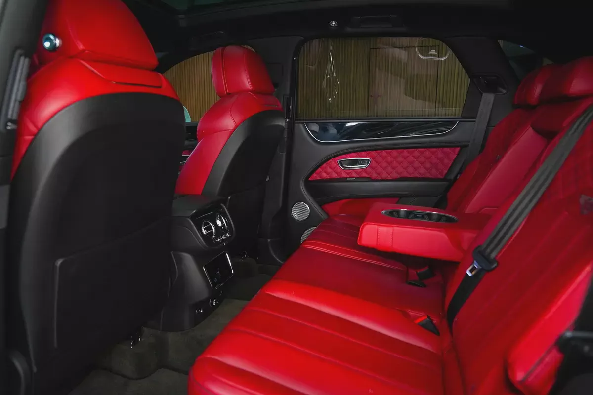 2021 - Bentley Bentayga V8 for 444,000.00 AED-12-12