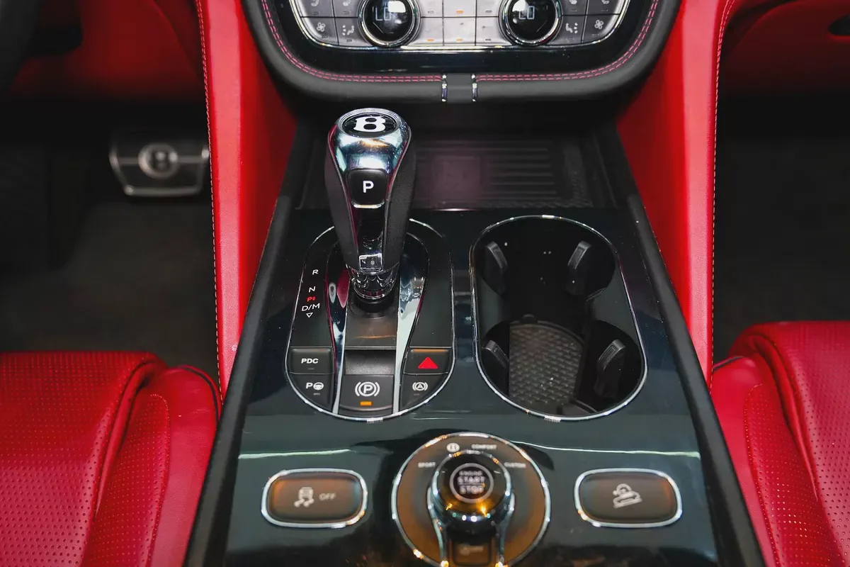 2021 - Bentley Bentayga V8 for 444,000.00 AED-16-16