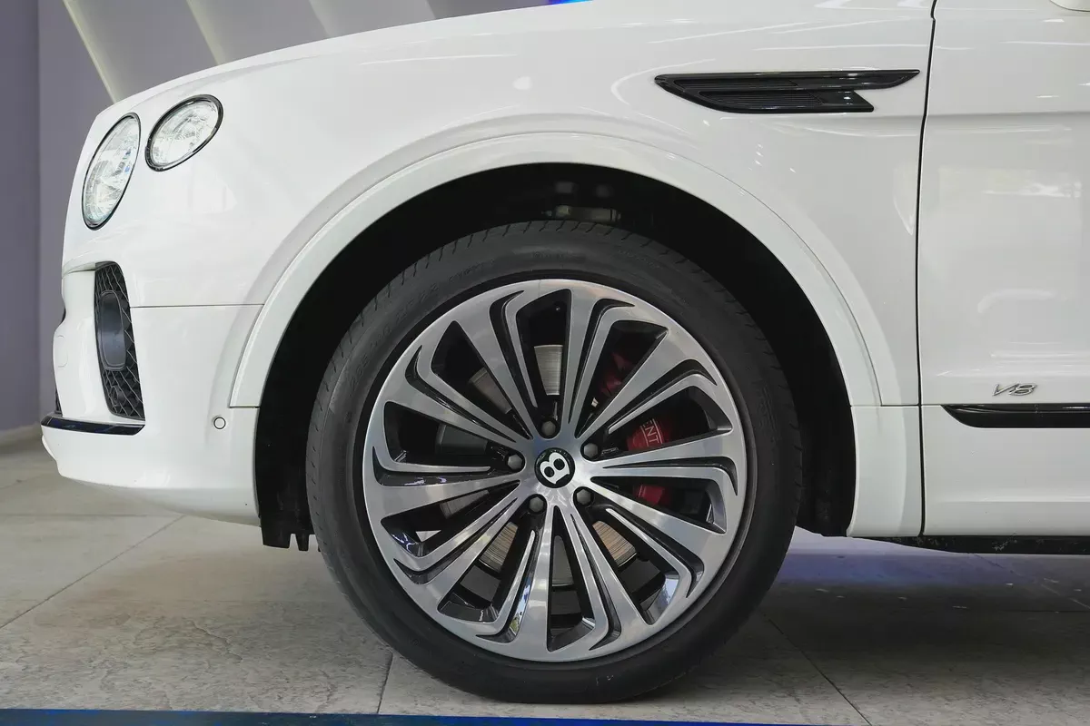 2021 - Bentley Bentayga V8 for 444,000.00 AED-6-6
