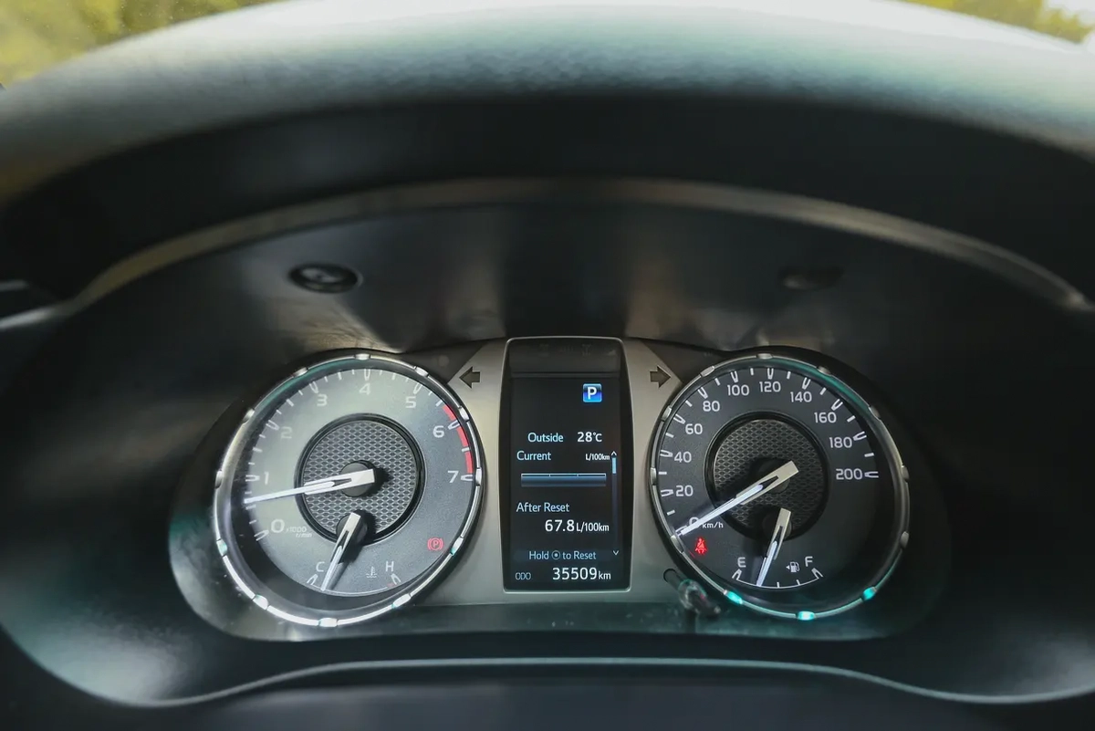 Hilux | Double Cabin 4x2 | Automatic | GCC Specs | Ref#T51049-14-14