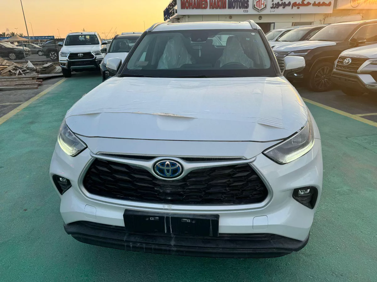New 2023 Toyota Highlander-4-4