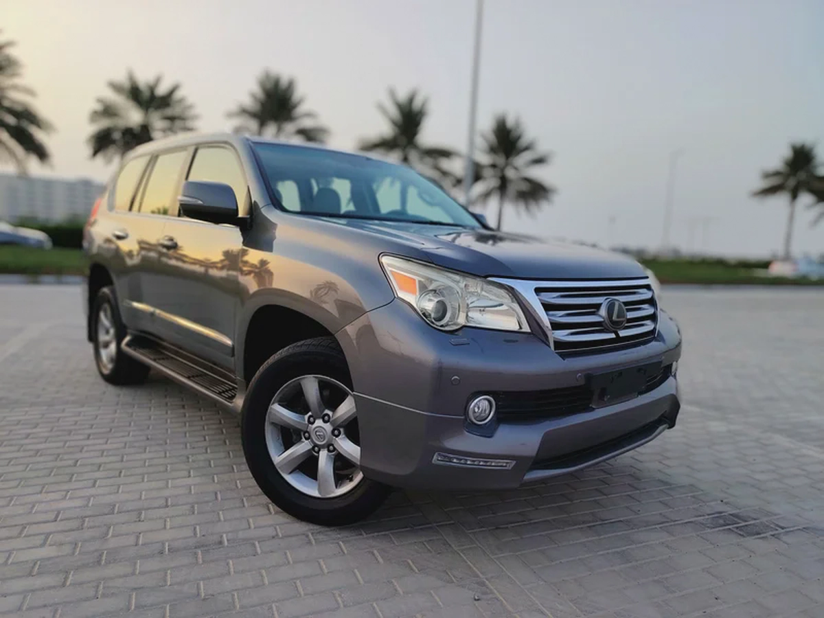 Lexus GX 460 2012 GCC Immaculate Condition Full Option Low KM Car Perfect For Family Use-4-4