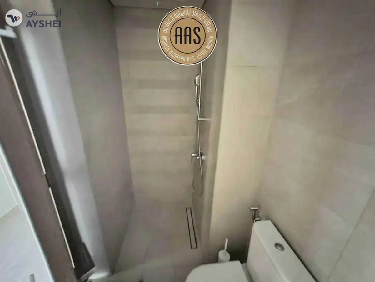 Reasonably priced 2BHK • Chiller Free • Available on high Floor • Rent 100k 04 Cheques-12-12