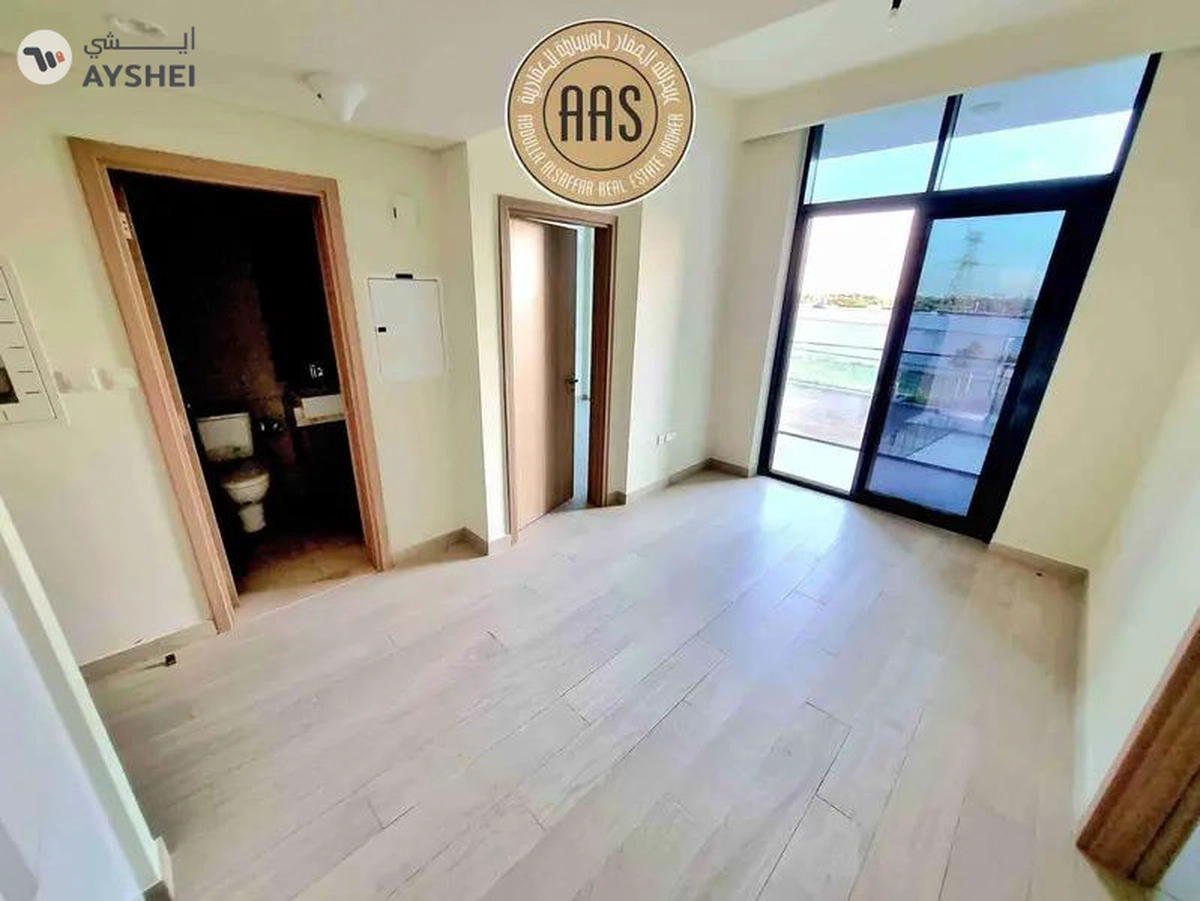 Reasonably priced 2BHK • Chiller Free • Available on high Floor • Rent 100k 04 Cheques-4-4