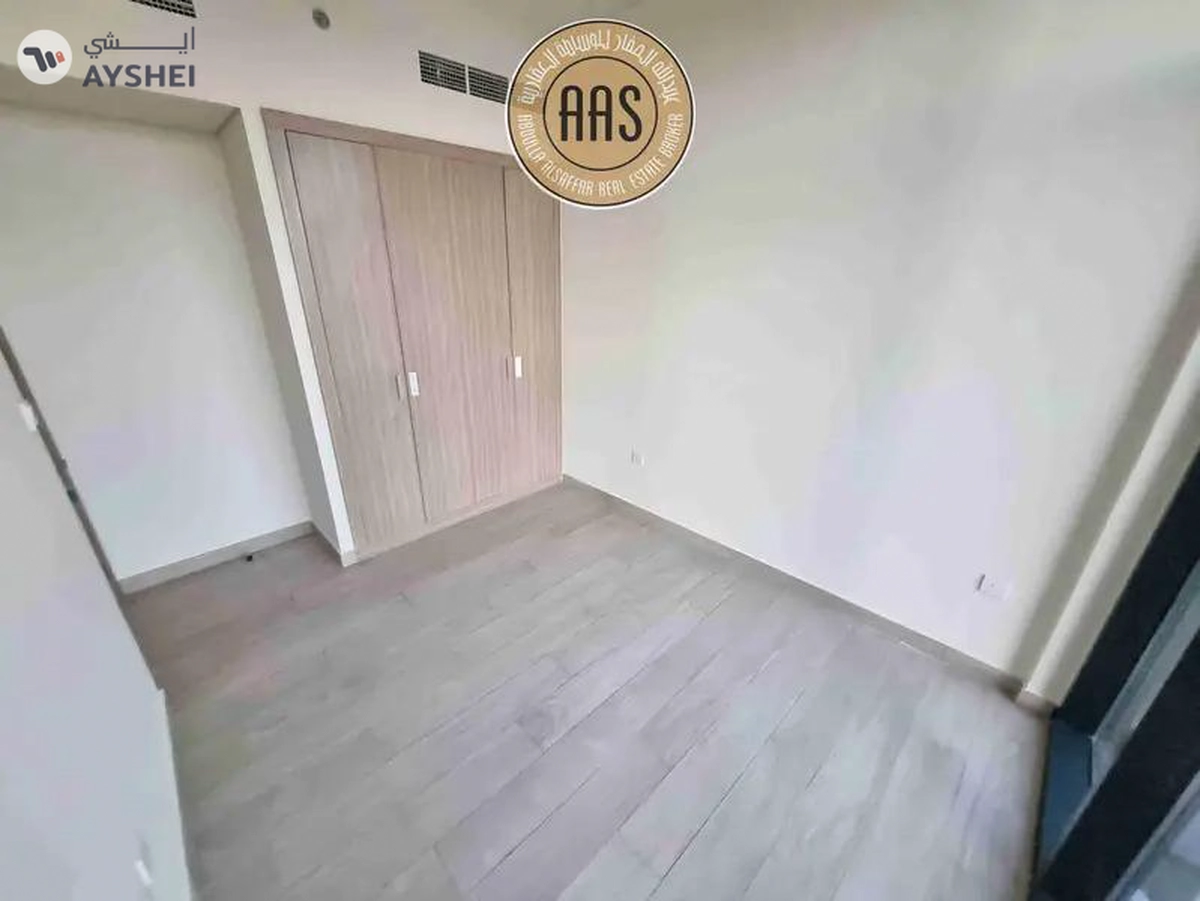Reasonably priced 2BHK • Chiller Free • Available on high Floor • Rent 100k 04 Cheques-6-6