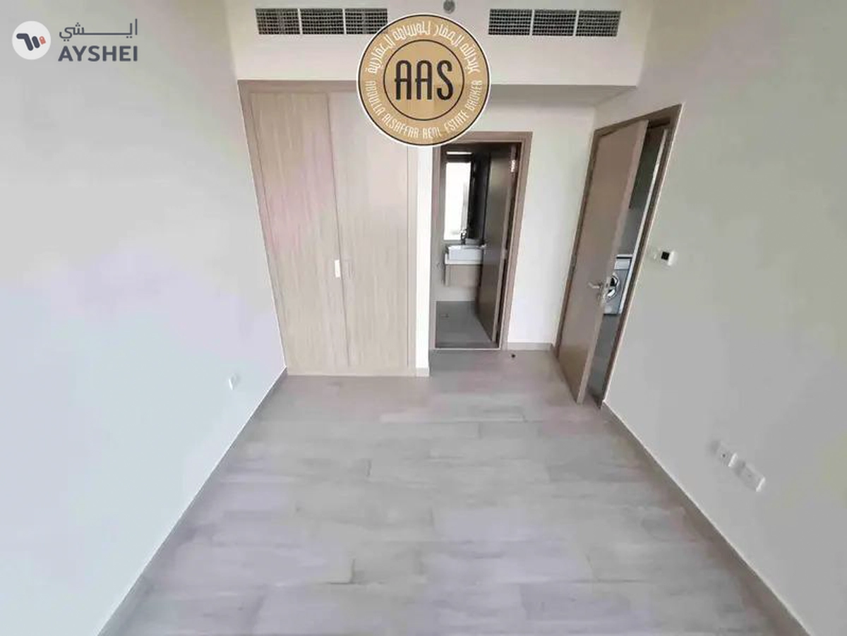 Reasonably priced 2BHK • Chiller Free • Available on high Floor • Rent 100k 04 Cheques-8-8