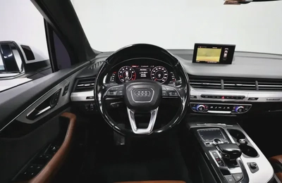 Audi Q7-9