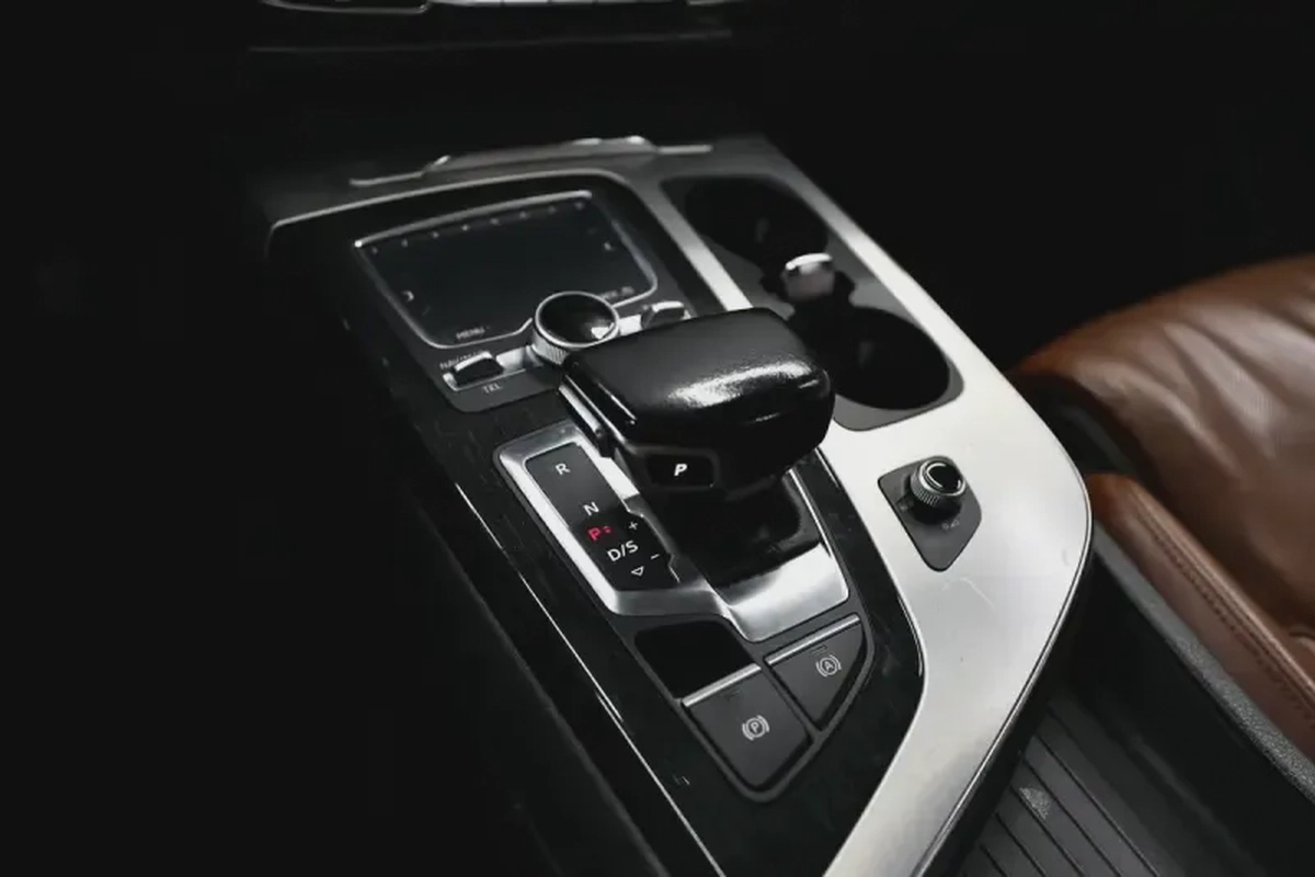 Audi Q7-6-6