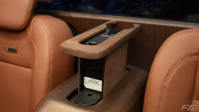 Mercedes Benz V300 VIP BUSINESS VAN –  FULL LUXURY OPTION | BRAND NEW | GCC | 2025-7
