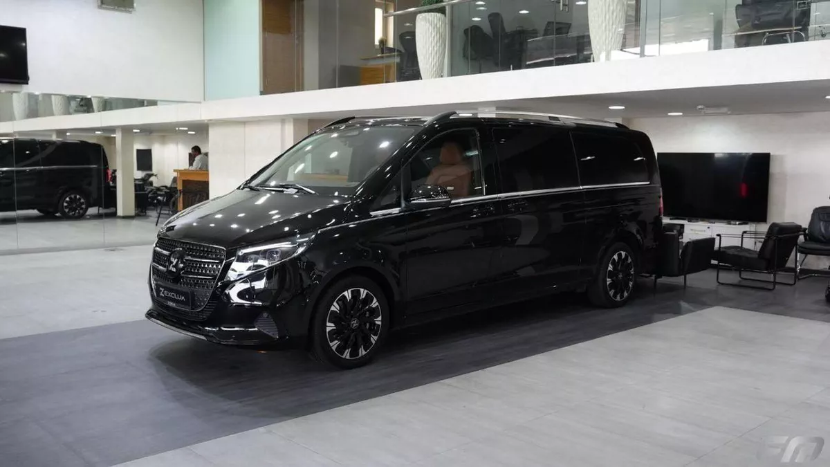Mercedes Benz V300 VIP BUSINESS VAN –  FULL LUXURY OPTION | BRAND NEW | GCC | 2025