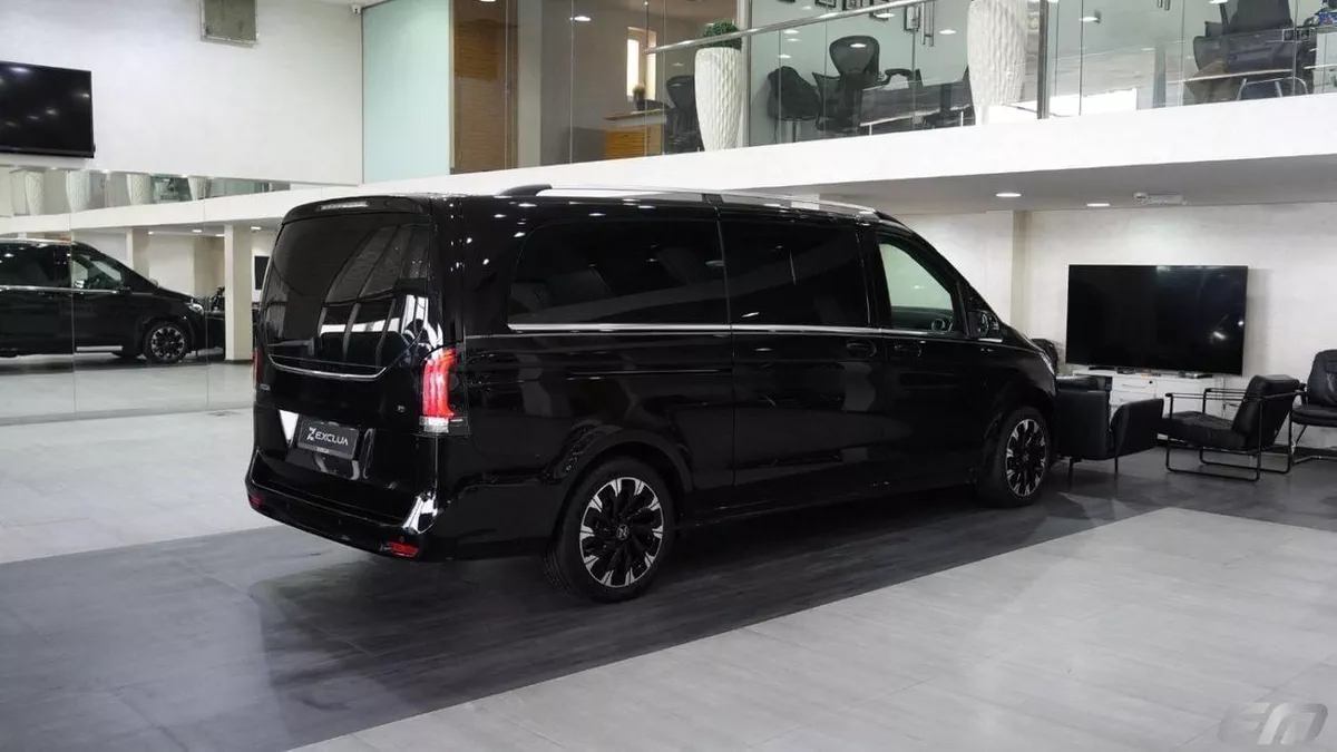 Mercedes Benz V300 VIP BUSINESS VAN – FULL LUXURY OPTION | BRAND NEW | GCC | 2025-22-0