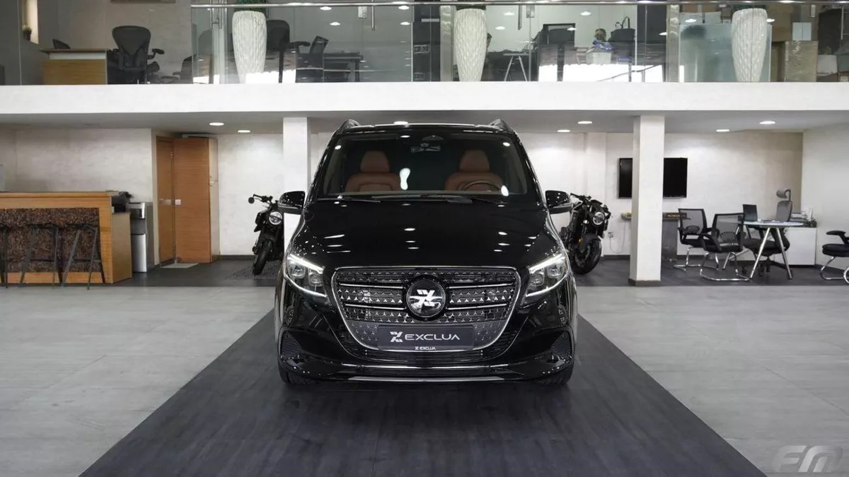 Mercedes Benz V300 VIP BUSINESS VAN – FULL LUXURY OPTION | BRAND NEW | GCC | 2025-2-0
