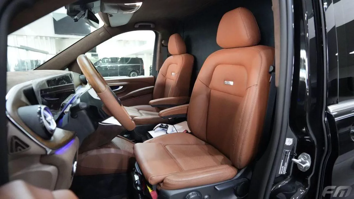 Mercedes Benz V300 VIP BUSINESS VAN – FULL LUXURY OPTION | BRAND NEW | GCC | 2025-3-0