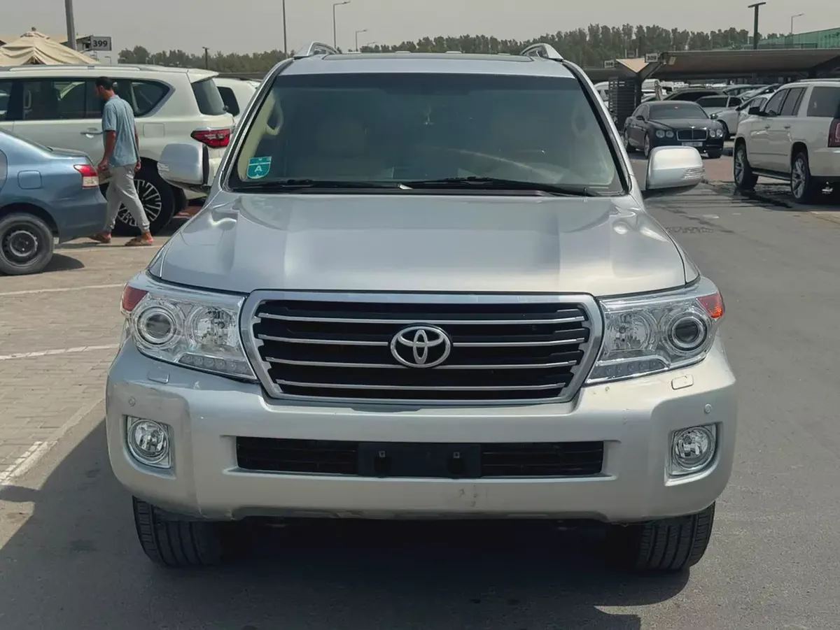 Toyota landcruiser 2013 silver color fullopshin
