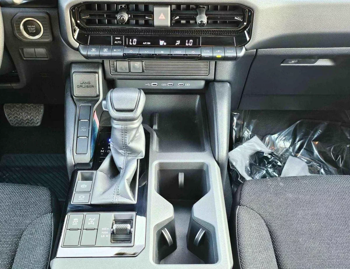 Toyota Prado TXR TOYOTA PRADO URBAN ROUND LIGHTS FABRIC SEATS SMALL DVD BASIC E OM PETROL AT 2.4L V4 4WD (CODE # P24U-18-0