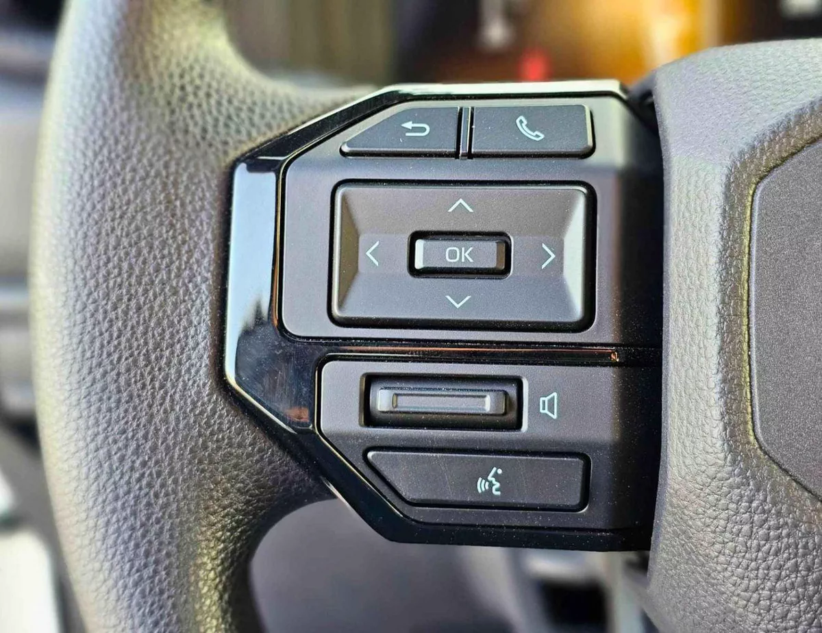 Toyota Prado TXR TOYOTA PRADO URBAN ROUND LIGHTS FABRIC SEATS SMALL DVD BASIC E OM PETROL AT 2.4L V4 4WD (CODE # P24U-21-0