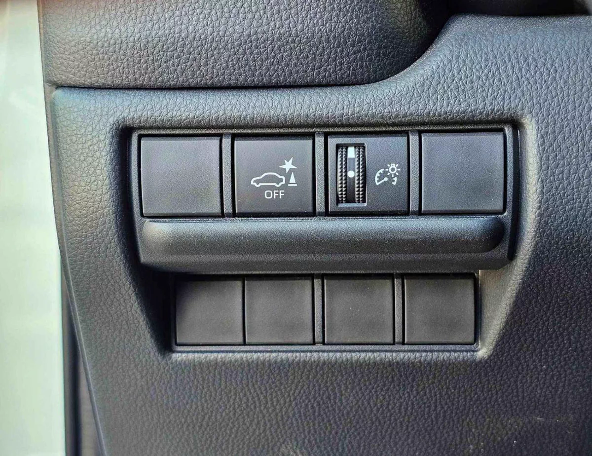 Toyota Prado TXR TOYOTA PRADO URBAN ROUND LIGHTS FABRIC SEATS SMALL DVD BASIC E OM PETROL AT 2.4L V4 4WD (CODE # P24U-24-0