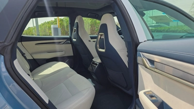 ZEEKR 001 AWD (Blue White)-13