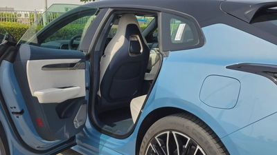 ZEEKR 001 AWD (Blue White)-22