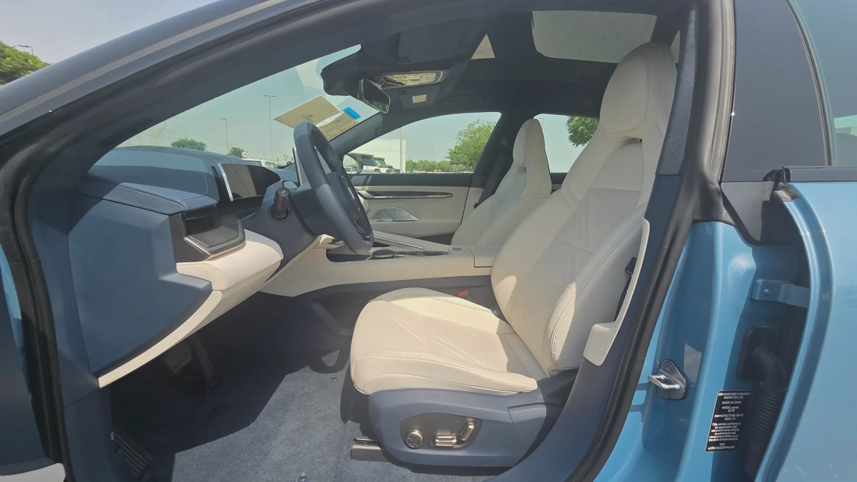 ZEEKR 001 AWD (Blue White)-11-11