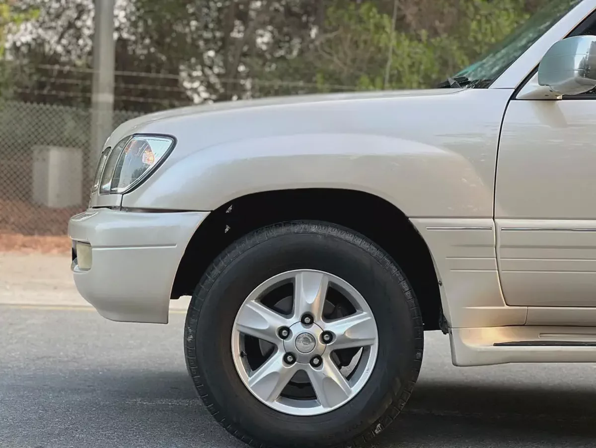 Lexus LX 470 2003 American Specs - Excellent Condition-7-7