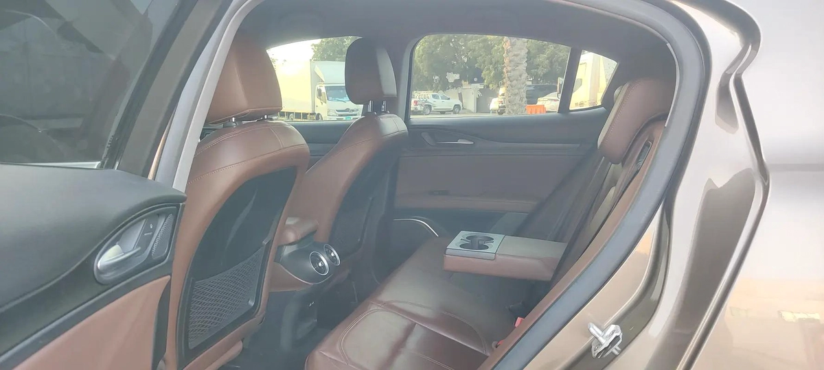 Alfa Romeo Stelvio 2018 | GCC | Single Owner | Full Agency Serviced-3-3
