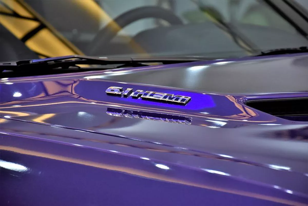 Dodge Challenger SRT8 6.1 HEMI ( 2010 Model ) in Purple / Violet Color GCC Specs-3-3