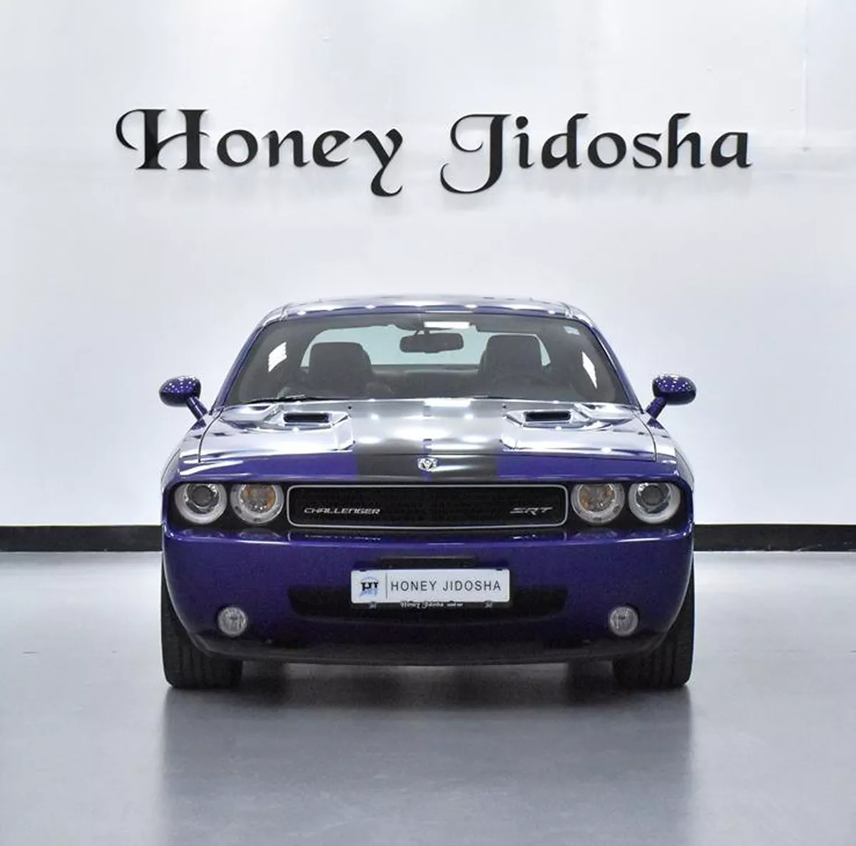 Dodge Challenger SRT8 6.1 HEMI ( 2010 Model ) in Purple / Violet Color GCC Specs