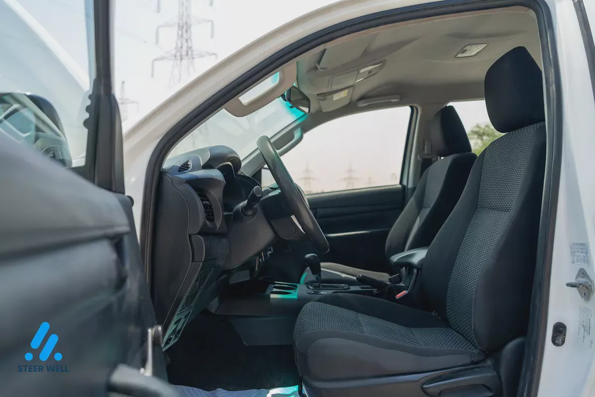 2018 Toyota Hilux GL Petrol Automatic Transmission GCC Specs-12-12