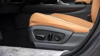 Lexus UX250h STANDARD STD (NON GCC)| 2-YEAR WARRANTY + SERVICE AVAILABLE  | 0% DOWNPAYME-3
