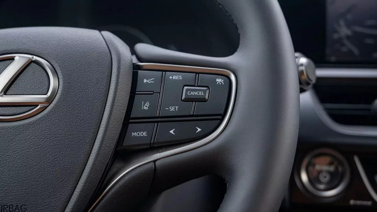 Lexus UX250h STANDARD STD (NON GCC)| 2-YEAR WARRANTY + SERVICE AVAILABLE  | 0% DOWNPAYME-13-13