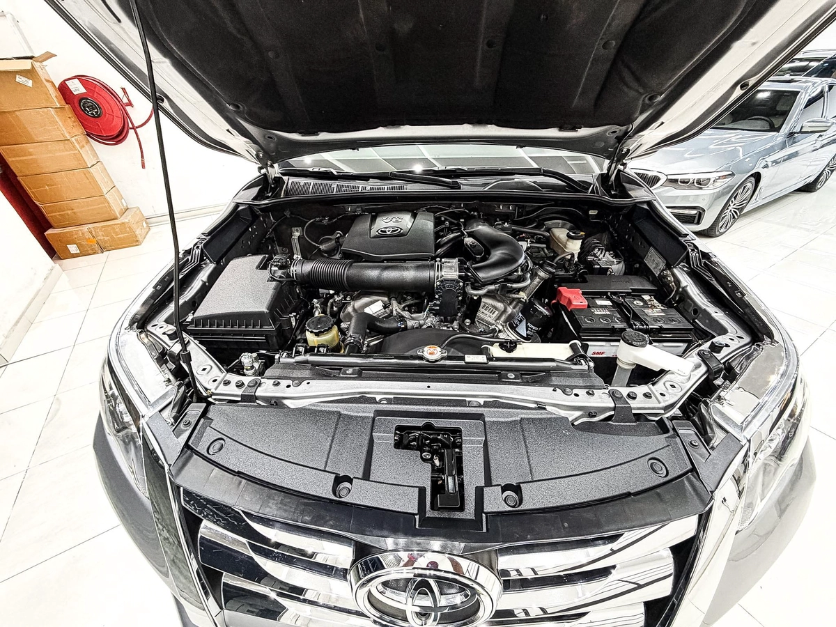 2019 Toyota Fortuner VXR 4.0L V6 // EMI starting from 1,800 AED-4-4