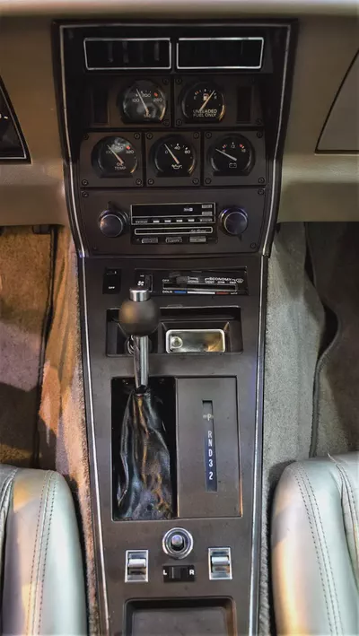 Chevrolet Corvette C3 ( COLLECTOR EDITION ) 1982 Model! in Copper / Golden Color! American Specs-16