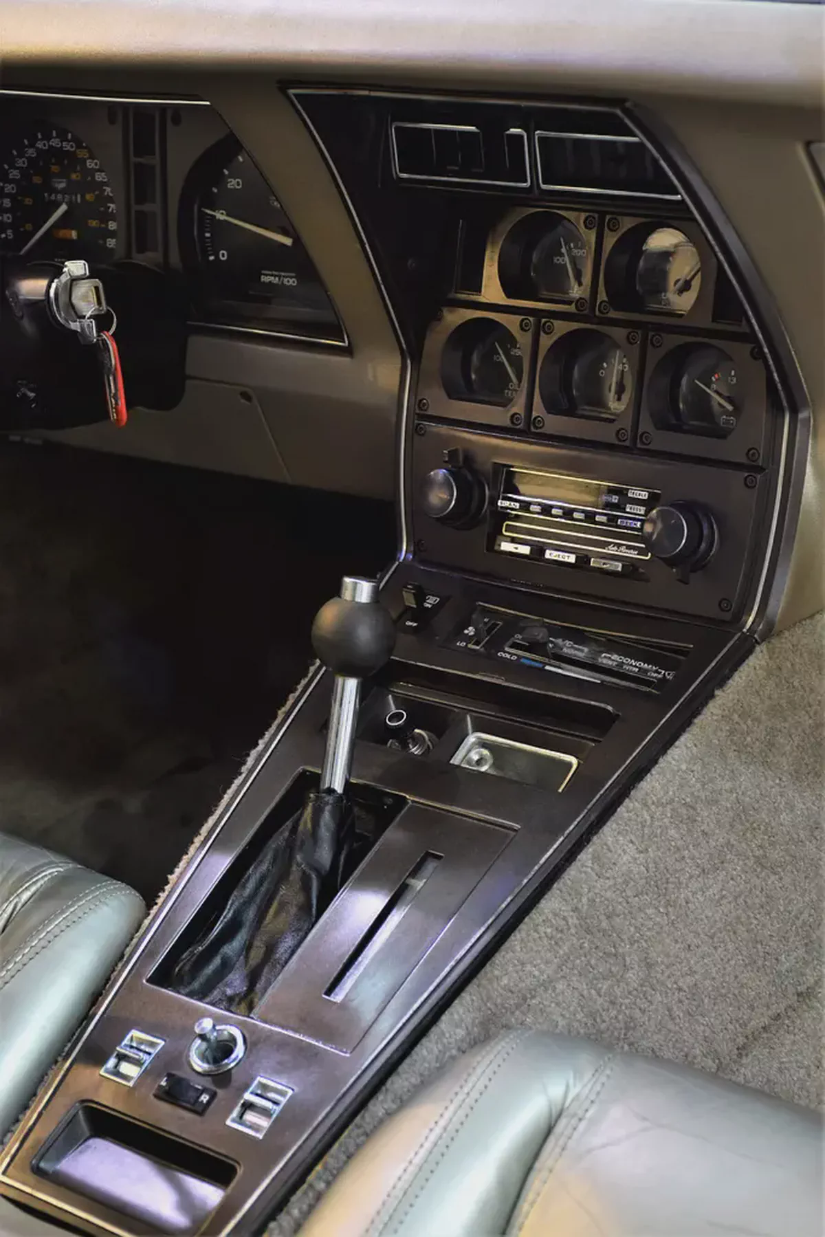 Chevrolet Corvette C3 ( COLLECTOR EDITION ) 1982 Model! in Copper / Golden Color! American Specs-15-15